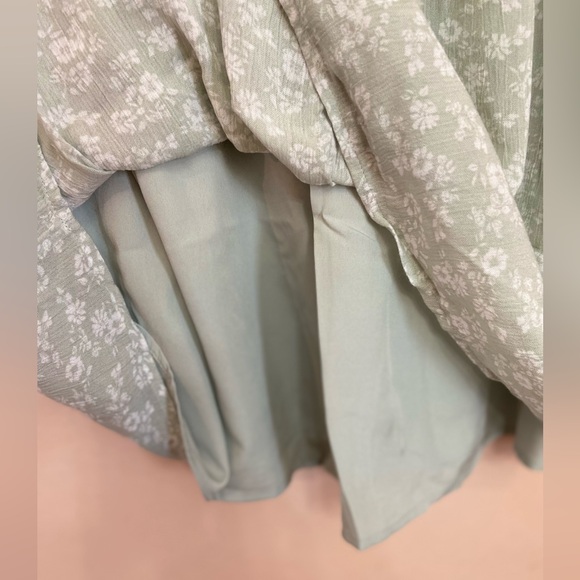 HOLLISTER FLUTTER SLEEVE SMOCKED SKORT DRESS - Picture 7 of 10